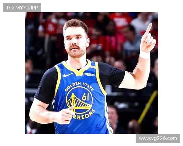 戴维森：球队上半场表现可圈可点